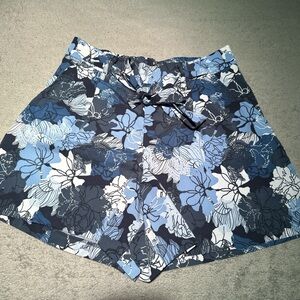Elaine rose Waist Floral Shorts - Blue and White size M